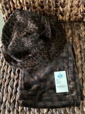Leopard Print Bucket Hat and Scarf Set - Brown. New with tags
